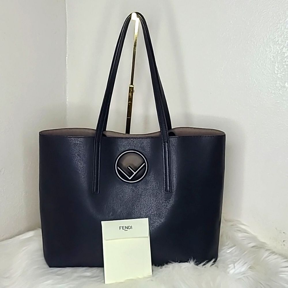 💯 Authentic Fendi Tote Handbag 🍀 - Picture 4 of 17